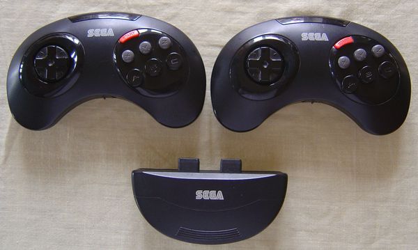 Sega---Megadrive---Manettes-sans-fil-.JP